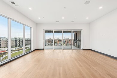8-web-or-mls-Dickenson St 401-008