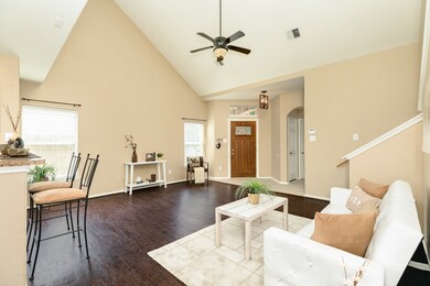 1107 Lasso Ct, Alvin, TX 77511 - photo 3