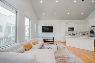 627 Rutland St unit 4, Houston, TX 77007 - photo 6