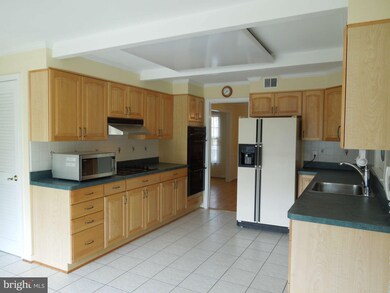 632 Whitingham Dr, Silver Spring, MD 20904 - photo 4