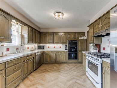 2304 NW 119th St, Oklahoma City, OK 73120 - photo 4