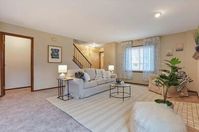 Family Room - pic2