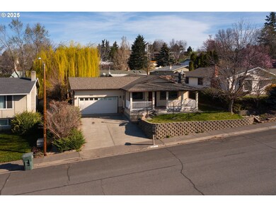 2205 SW Perkins Ave, Pendleton, OR 97801 - photo 2