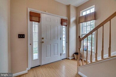 9143 Silvershadow Ct, Lorton, VA 22079 - photo 7