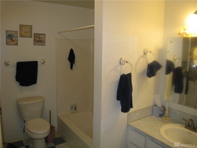 2005 Tibbetts Dr unit 303, Longview, WA 98632 - photo 3