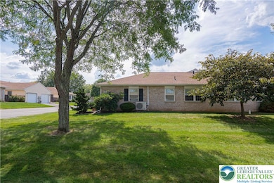 5804 Burning Tree Ln, MacUngie, PA 18062 - photo 3