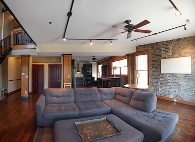 Main Room 04