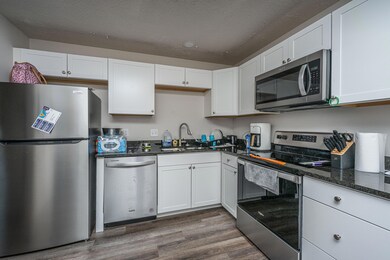 306CrestviewDrUnitC011
