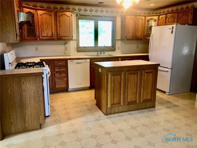 21490 Holts Rd E, Genoa, OH 43430 - photo 6