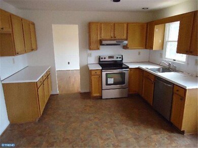 190 Abbey Dr, Royersford, PA 19468 - photo 4