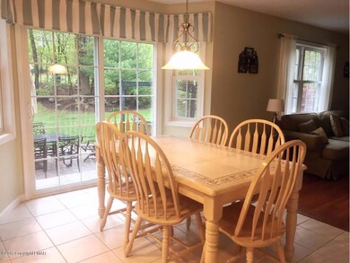 06-Kitchen Dining Area