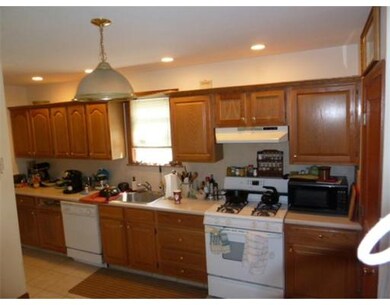 70 Chandler St unit 70, Arlington, MA 02474 - photo 2