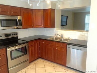 Gleaming kitchen!