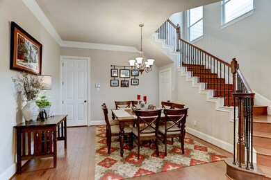 Entertain and host your guests in the spacious Din
