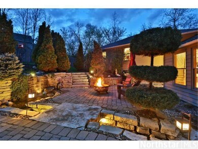 Entertain and/or relax in your private and scenic 