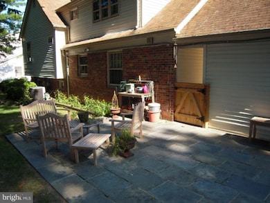 1909 Rampart Dr, Alexandria, VA 22308 - photo 2