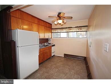 60 Aster Ln, Levittown, PA 19055 - photo 3