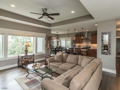 9957 Marnewood Dr, Johnston, IA 50131 - photo 3