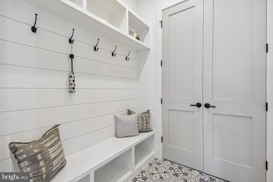 1002 Hillcrest Dr SW, Vienna, VA 22180 - photo 4