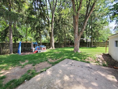 Patio onto treed yard!