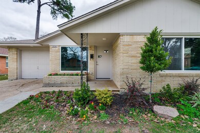 1226 W 30th St, Houston, TX 77018 - photo 5