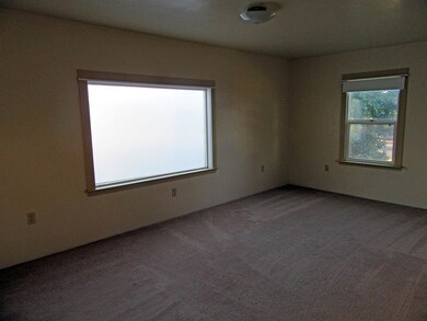 2045 Garden Ave, Klamath Falls, OR 97601 - photo 2