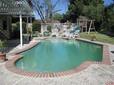 Perfect for cooling off! Inground pool in private 
