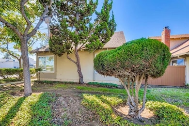 10617 Escobar Dr unit 4, San Diego, CA 92124 - photo 3