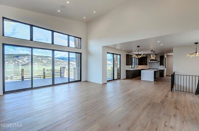 1043 E Haystacker