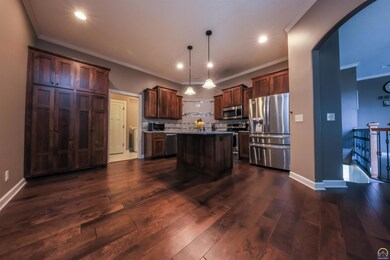 6111 SW 47th St, Topeka, KS 66610 - photo 2