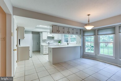 9302 Many Flower Ln, Jessup, MD 20794 - photo 6