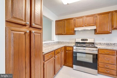 11974 Cardamom Dr, Woodbridge, VA 22192 - photo 4