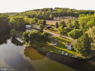 473 N Shore Dr, Lenhartsville, PA 19534 - photo 2