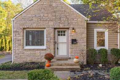 221 Deland Ave, Columbus, OH 43214 - photo 3