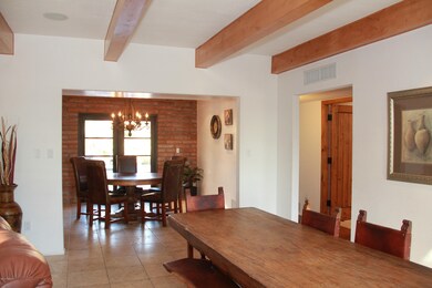 Dining Areas, Breakfast Bar in Kitchen