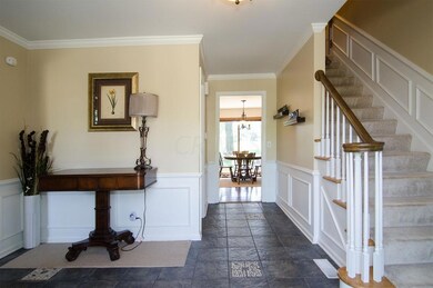 1035 Clubview foyer