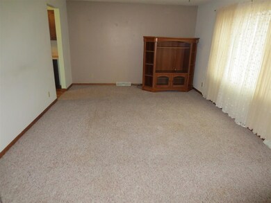 1613 W Burbank Ave, Janesville, WI 53546 - photo 4