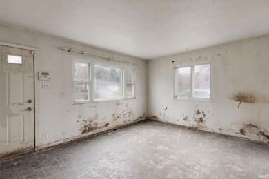 1946 N Johnson St, South Bend, IN 46628 - photo 5