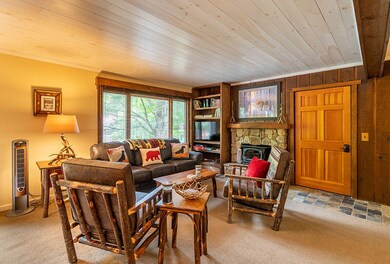 Camp_Bearadise_In_Lake_Placid_LivingRoom