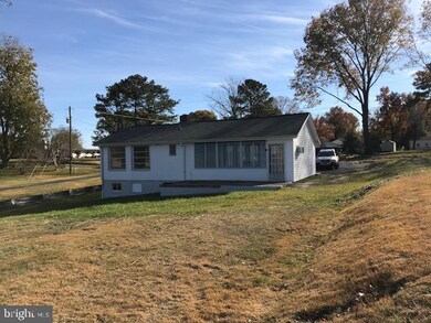 660 Shore Dr, Colonial Beach, VA 22443 - photo 6