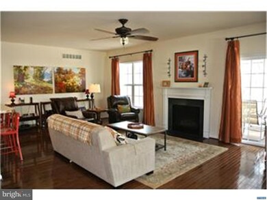 811 N Aikens Tavern Ct, Newark, DE 19702 - photo 2