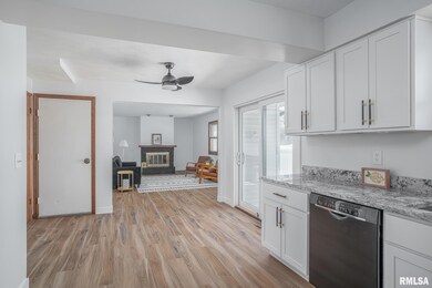 2672 W 34th St, Davenport, IA 52806 - photo 7