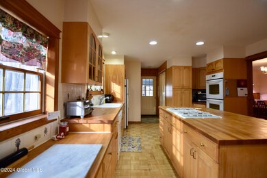 953 Douglas Ct, Schenectady, NY 12309 - photo 7