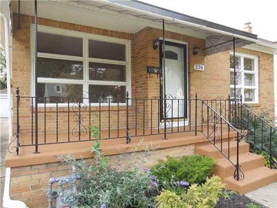 Exterior Front OPEN FRONT PORCH !! PLENTY OF ROOM 