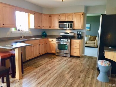 7031 Lincoln Dr, Macungie, PA 18062 - photo 6