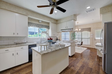 6 Hickory Shadows Dr, Houston, TX 77055 - photo 5