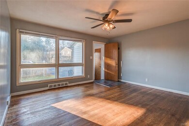 Front entrance to livingroom