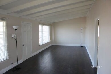 Front Room pic2