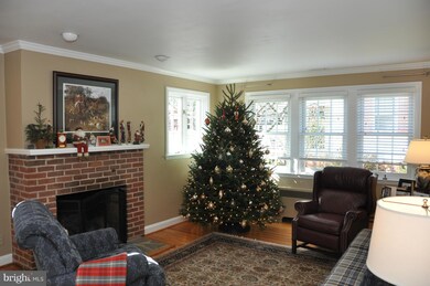 1256 Circle Dr, Halethorpe, MD 21227 - photo 4