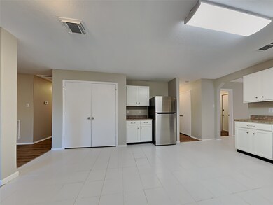 10430 Ravenwood View Ln, Houston, TX 77075 - photo 7